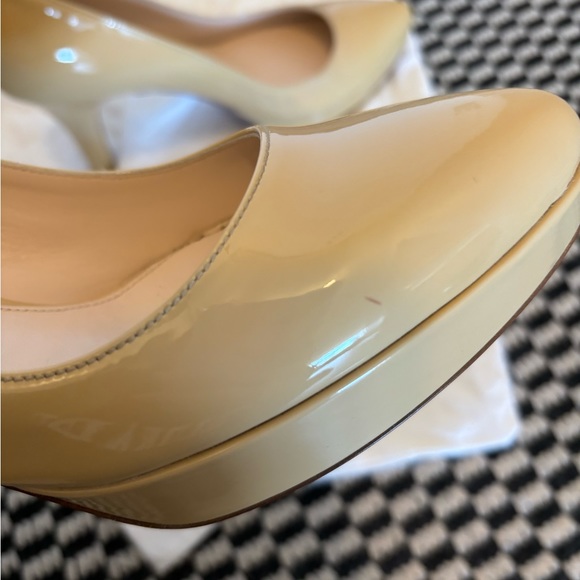 Prada patent leather platform heels - Picture 8 of 8